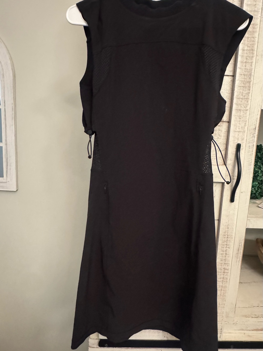 Athleta Black Sleeveless Drawstring Athletic Dress